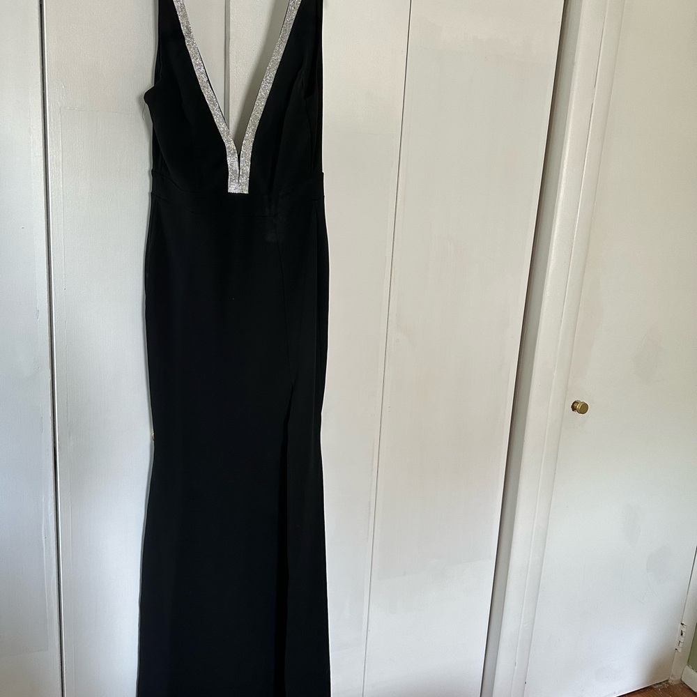 Lulu's Black Sleeveless Plunge Gown
